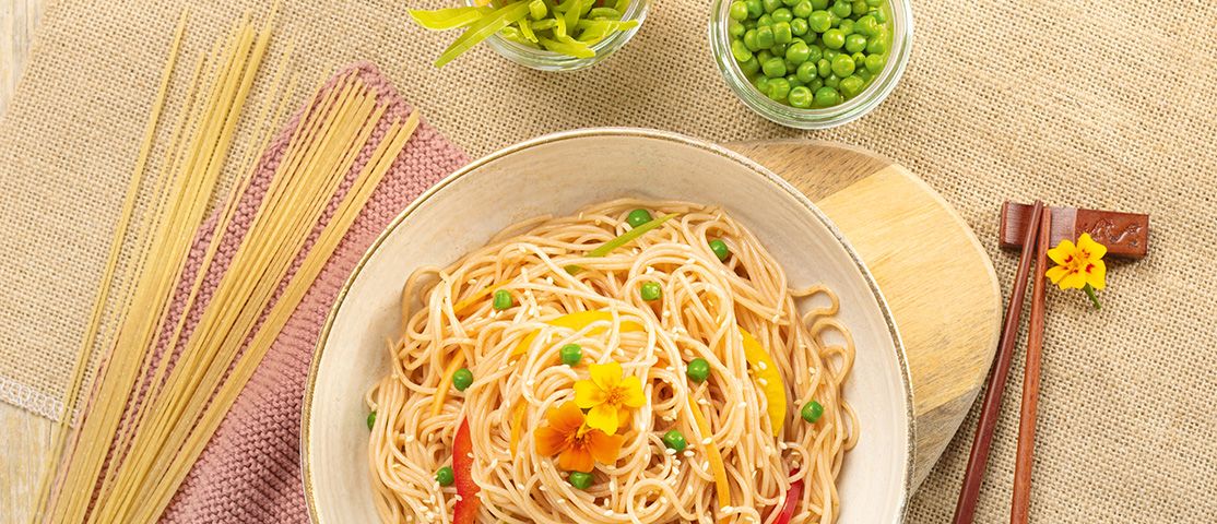 Bunte Dinkel Spaghettini-Pfanne mit Pflaumenmus